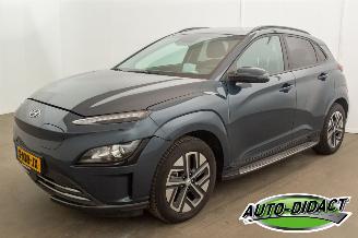 Vaurioauto  passenger cars Hyundai Kona EV 64 kWh 43.327 km NAP Fashion 2024/2