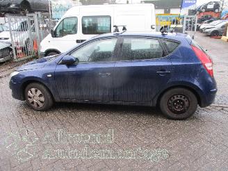 Hyundai I-30 i30 (FD) Hatchback 1.4 CVVT 16V (G4FA) [80kW]  (10-2007/11-2011) picture 8