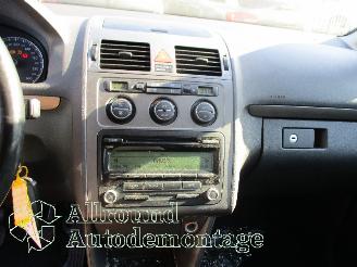 Volkswagen Touran Touran (1T1/T2) MPV 1.4 16V TSI 140 (CAVC) [103kW]  (02-2006/05-2010) picture 12