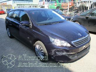 Peugeot 308 308 SW (L4/L9/LC/LJ/LR) Combi 5-drs 1.2 12V e-THP PureTech 110 (EB2DT(=
HNZ)) [81kW]  (03-2014/12-2021) picture 2