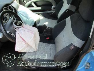 Mini Mini Mini Cooper S (R53) Hatchback 1.6 16V (W11-B16A) [120kW]  (03-2002/09-=
2006) picture 10