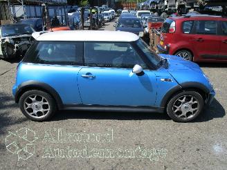 Mini Mini Mini Cooper S (R53) Hatchback 1.6 16V (W11-B16A) [120kW]  (03-2002/09-=
2006) picture 7