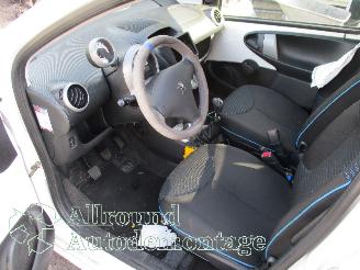 Peugeot 107 107 Hatchback 1.0 12V (384F(1KR)) [50kW]  (06-2005/05-2014) picture 9