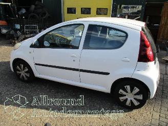 Peugeot 107 107 Hatchback 1.0 12V (384F(1KR)) [50kW]  (06-2005/05-2014) picture 8