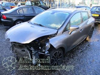 demontáž osobní automobily Renault Clio Clio IV Estate/Grandtour (7R) Combi 5-drs 0.9 Energy TCE 90 12V (H4B-4=
08(H4B-B4)) [66kW]  (01-2013/08-2021) 2015