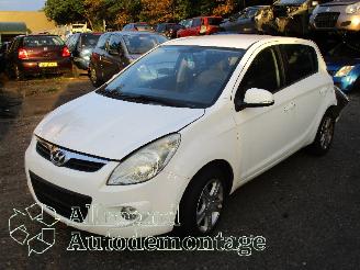 disassembly passenger cars Hyundai I-20 i20 Hatchback 1.2i 16V (G4LA) [57kW]  (09-2008/12-2012) 2011