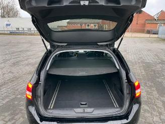 Peugeot 308 SW PureTech 1.2 Panorama / Navi / LED picture 14