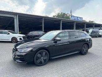 Volkswagen Passat Variant 2.0 TDI 4Motion R-Line picture 2