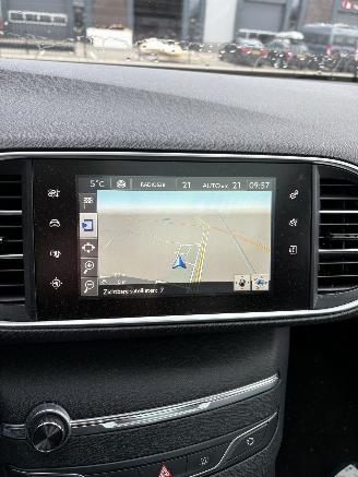 Peugeot 308 1.2 PureTech Allure picture 24