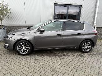 Peugeot 308 1.2 PureTech Allure picture 32