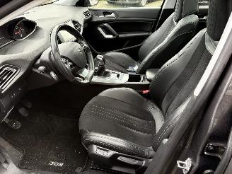 Peugeot 308 1.2 PureTech Allure picture 17