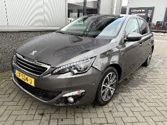 Peugeot 308 1.2 PureTech Allure picture 28