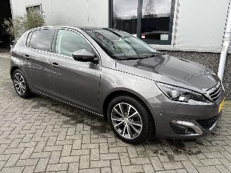 Peugeot 308 1.2 PureTech Allure picture 2