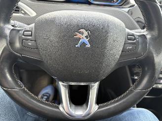 Peugeot 2008 1.2 PureTech Crossway picture 18