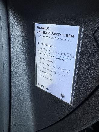 Peugeot 208 1.2 PureTech Automaat picture 9
