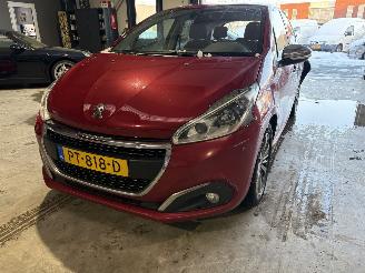 Peugeot 208 1.2 PureTech Automaat picture 17