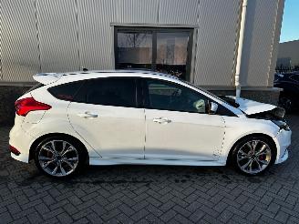 Ford Focus 2.0 ST 270pk picture 3