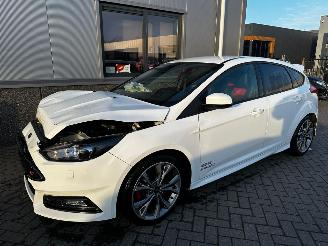 Ford Focus 2.0 ST 270pk picture 28