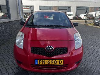 Toyota Yaris 1.0 VVTI Idols picture 3