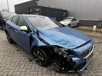 damaged passenger cars Volvo V-40 2.0 D2 R-Design Business 2015/10