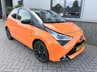 uszkodzony samochody osobowe Toyota Aygo 1.0 VVT-i x-joy 2019/11