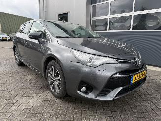Damaged car Toyota Avensis 2.0 D-4D-F Executive Business 2015/5