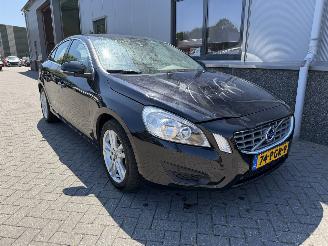krockskadad bil auto Volvo S-60 1.6 T4 Momentum 2011/1