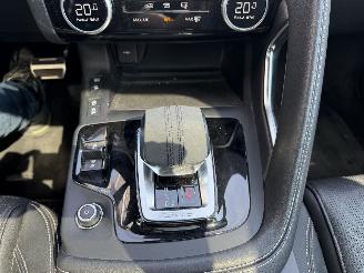 Jaguar E-Pace 1.5 P300e AWD R-Dynamic HSE picture 10