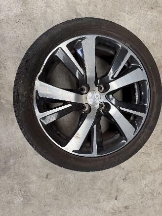 Peugeot 2008 1.2 PureTech GT-Line Automaat. picture 31