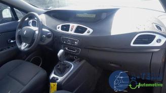 Renault Grand-scenic Grand Scenic III (JZ), MPV, 2009 / 2016 2.0 16V CVT picture 19