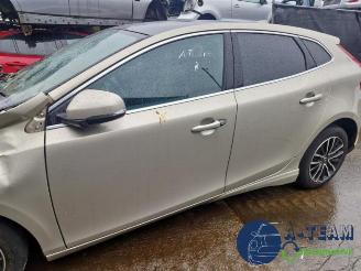 Volvo V-40 V40 (MV), Hatchback 5-drs, 2012 / 2019 1.5 T2 16V Geartronic picture 6