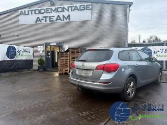 Vrakbiler auto Opel Astra Astra J Sports Tourer (PD8/PE8/PF8), Combi, 2010 / 2015 1.4 16V ecoFLEX 2011/12