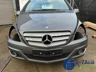 Vrakbiler auto Mercedes B-klasse B (W245), Hatchback, 2005 / 2011 1.5 B-160 16V 2011/6