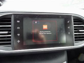 Peugeot 308 308 SW (L4/L9/LC/LJ/LR), Combi 5-drs, 2014 / 2021 1.2 12V e-THP picture 16