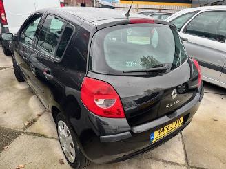 Renault Clio 1.2 i NV676 picture 3