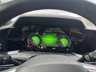 Volkswagen Golf 1.5 eTSI R-Line Business picture 16