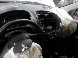 Mitsubishi Space-star Space Star Hatchback 1.0 12V Mivec AS&G (3A90) [51kW]  (05-2012/...) picture 5