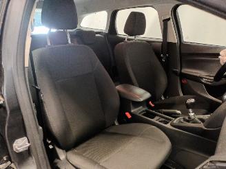 Ford Focus Focus 3 Wagon Combi 1.0 Ti-VCT EcoBoost 12V 125 (M1DD) [92kW]  (02-201=
2/05-2018) picture 8