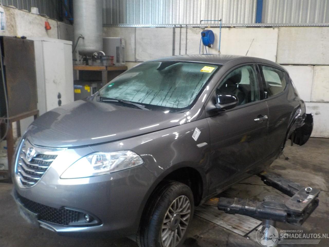 Lancia Ypsilon Ypsilon (312) Hatchback 0.9 TwinAir 85 (312.A.2000(Euro 5)) [63kW]  (0=
5-2011/...)