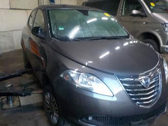 Lancia Ypsilon Ypsilon (312) Hatchback 0.9 TwinAir 85 (312.A.2000(Euro 5)) [63kW]  (0=
5-2011/...) picture 2
