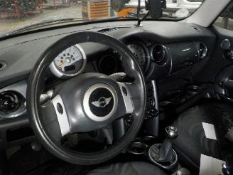 Mini Mini Mini One/Cooper (R50) Hatchback 1.6 16V One (W10-B16A) [66kW]  (06-200=
1/09-2006) picture 5