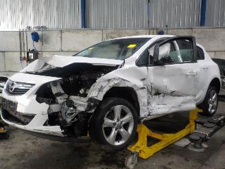 demontáž osobní automobily Opel Astra Astra J (PC6/PD6/PE6/PF6) Hatchback 5-drs 1.4 Turbo 16V (A14NEL(Euro 5=
)) [88kW]  (10-2010/10-2015) 2011