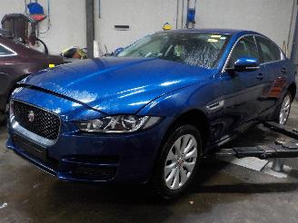 demontáž osobní automobily Jaguar XE XE Sedan 2.0 D E-Performance 16V (204DTD(AJ20D4)) [120kW]  (03-2015/..=
=2E) 2015/10