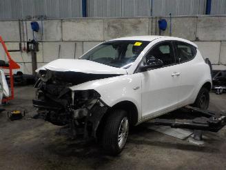 demontáž osobní automobily Lancia Ypsilon Ypsilon (312) Hatchback 0.9 TwinAir 80 (312.A.5000) [59kW]  (12-2013/.=
=2E.) 2014/6