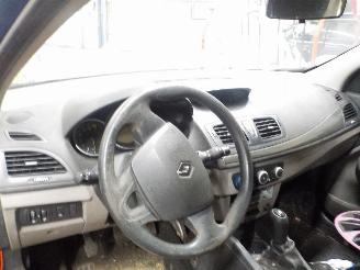 Renault Mégane Megane III Grandtour (KZ) Combi 5-drs 1.6 16V (K4M-848(K4M-P8)) [74kW]=
  (05-2009/02-2016) picture 5