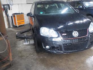 Volkswagen Golf Golf V (1K1) Hatchback 1.4 16V (BCA) [55kW]  (10-2003/05-2006) picture 2