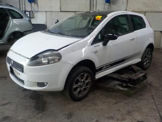 Coche siniestrado Fiat Punto Grande Punto (199) Hatchback 1.4 T-Jet 16V (198.A.4000(Euro 4)) [88kW]=
  (09-2007/...) 2010/6
