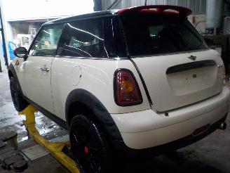Mini Mini Mini (R56) Hatchback 1.6 16V Cooper (N12-B16A) [88kW]  (10-2006/02-201=
2) picture 4