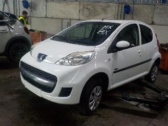 demontáž osobní automobily Peugeot 107 107 Hatchback 1.0 12V (384F(1KR)) [50kW]  (06-2005/05-2014) 2011