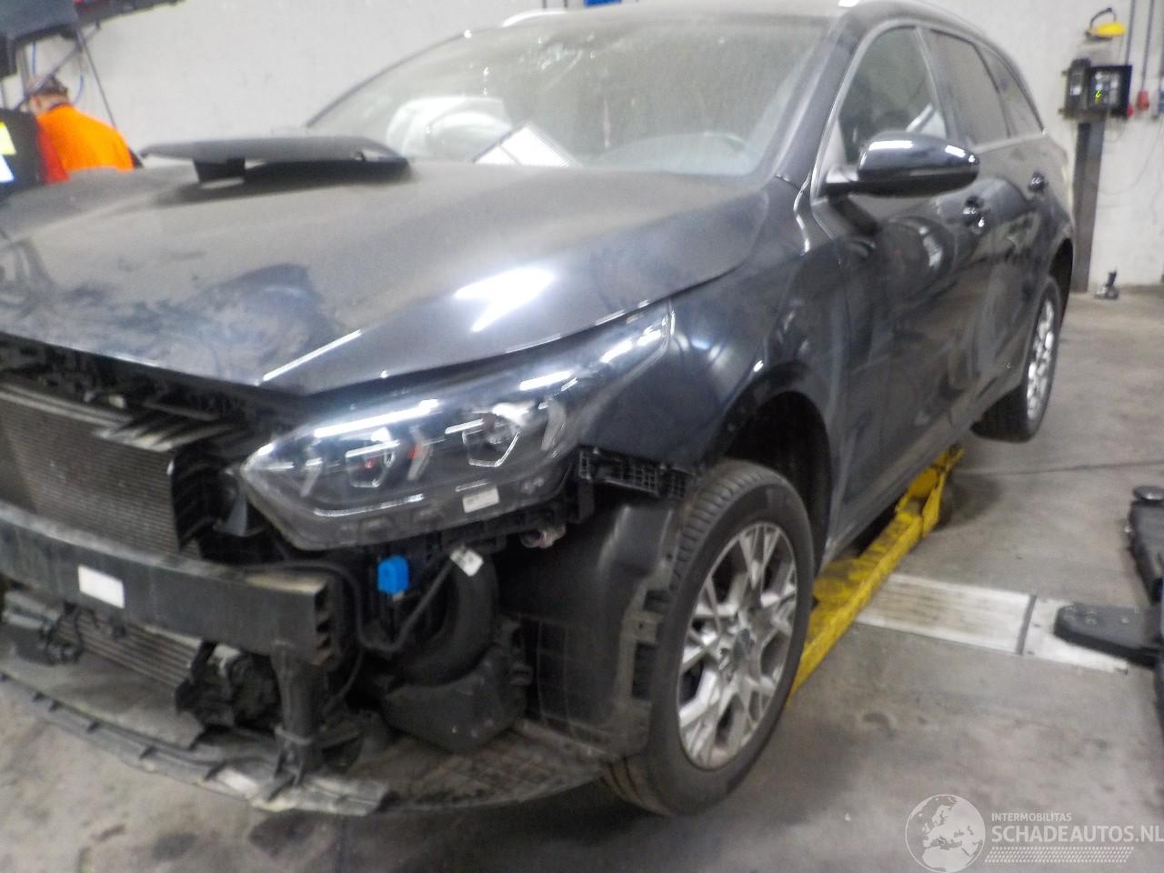 Kia Cee d Ceed Sportswagon (CDF) Combi 5-drs 1.0i T-GDi 12V (G3LE) [88kW]  (05-2=
018/...)